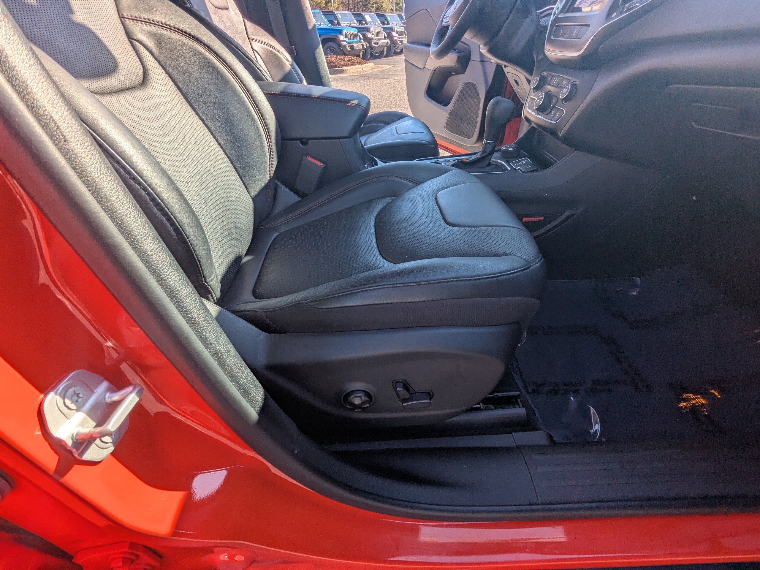 Used 2021 Jeep Cherokee Trailhawk w/ Premium Leather Package image 13