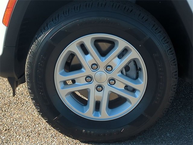 Certified 2023 Jeep Grand Cherokee Laredo image 10