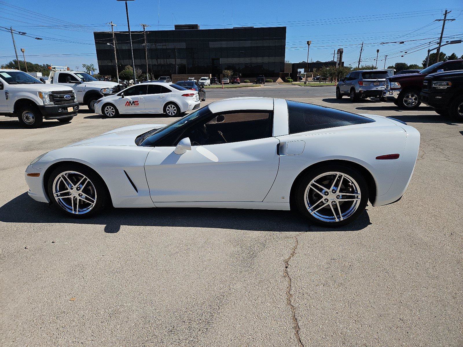 Used 2006 Chevrolet Corvette Coupe w/ Preferred Equipment Group RWD image 3