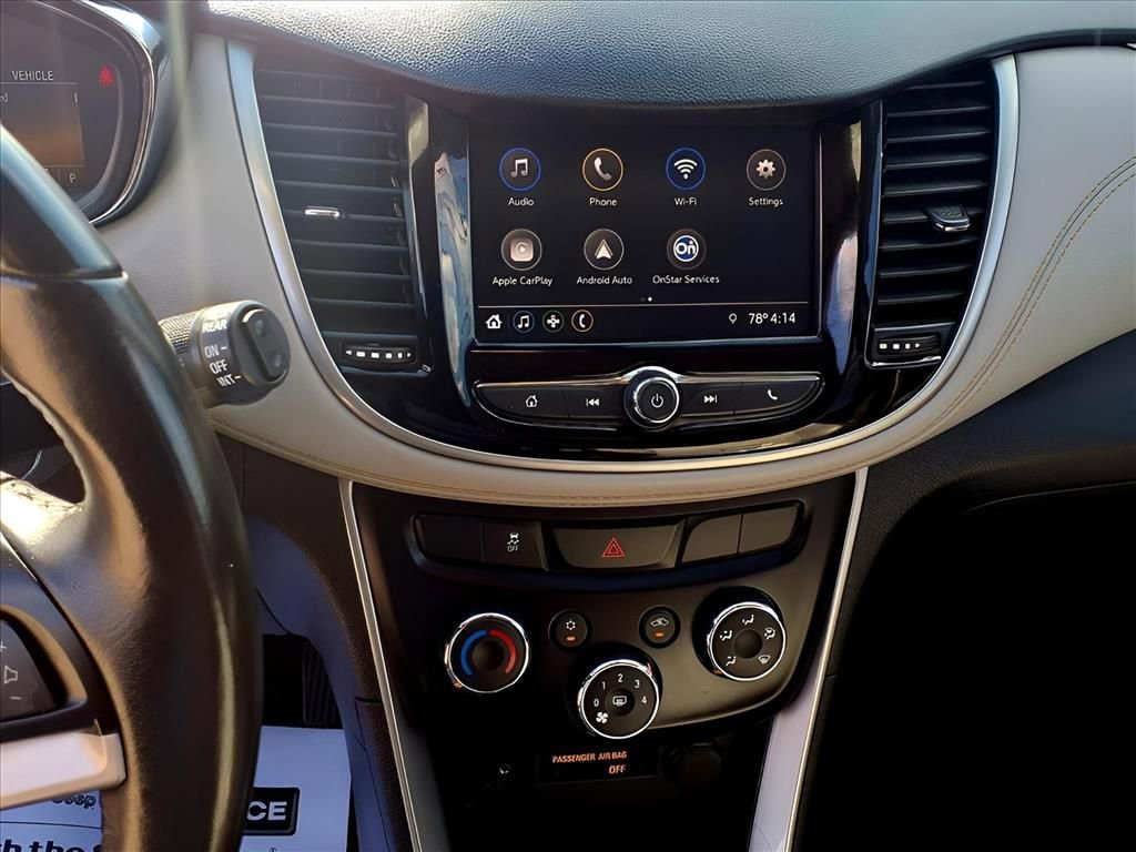 Used 2022 Chevrolet Trax LT w/ LT Convenience Package image 6