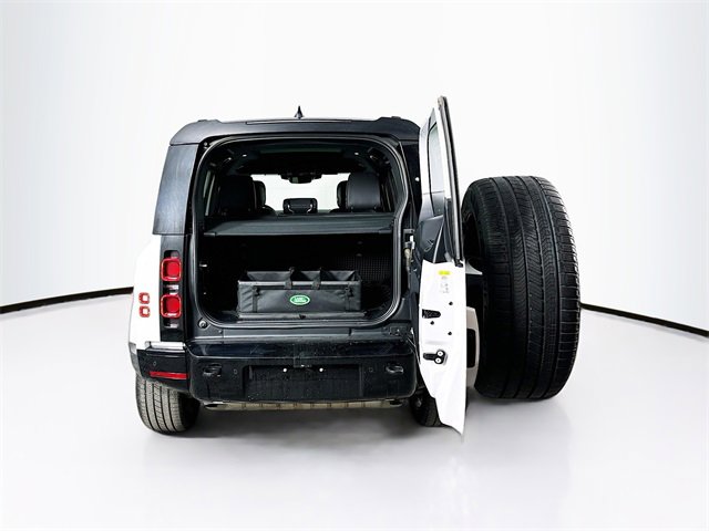 Used 2024 Land Rover Defender 110 X-Dynamic SE image 6
