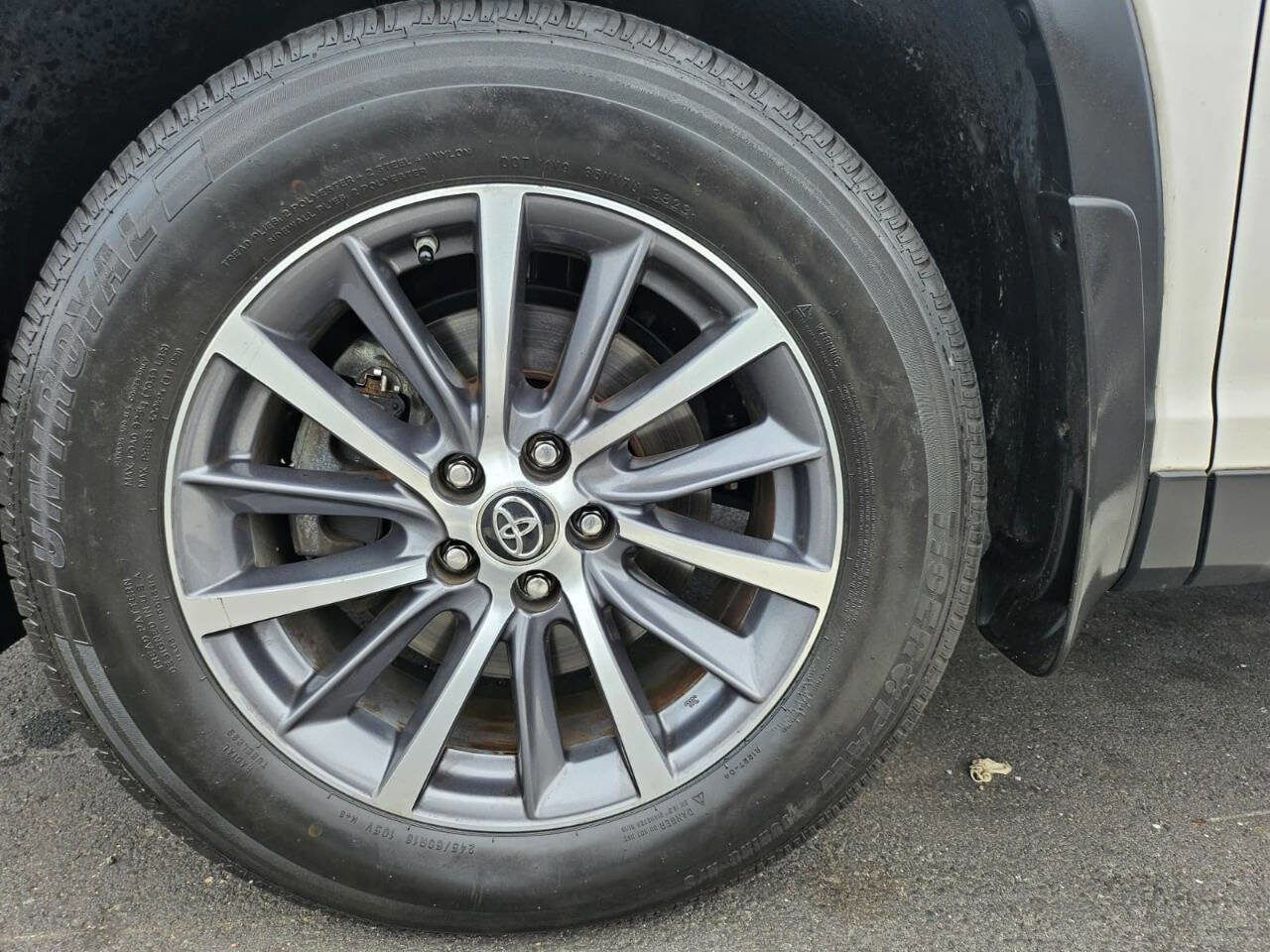 Used 2019 Toyota Highlander XLE image 34
