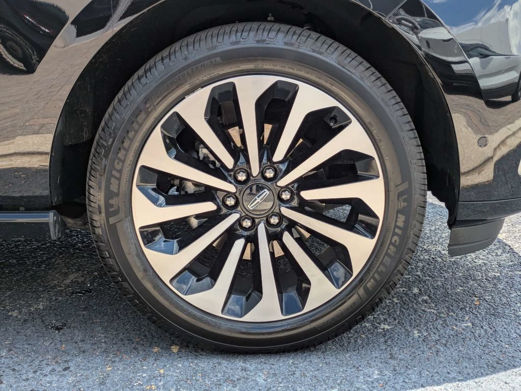 Used 2024 Lincoln Navigator Reserve AWD/4WD image 11