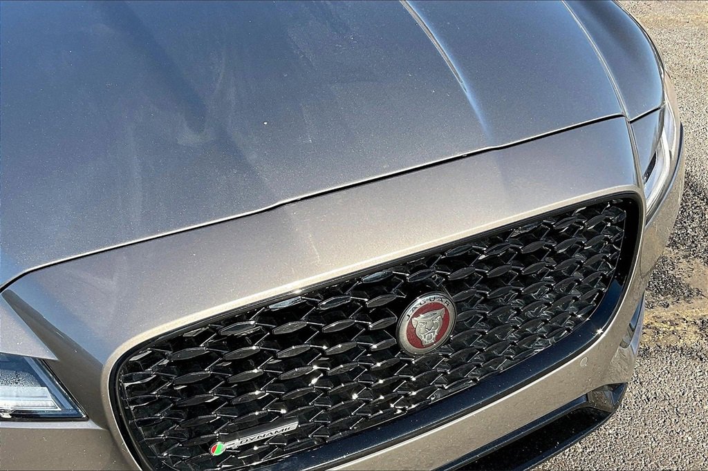 Used 2022 Jaguar XF R-Dynamic SE image 31