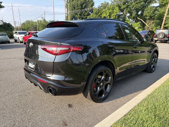Used 2023 Alfa Romeo Stelvio Veloce AWD/4WD image 8