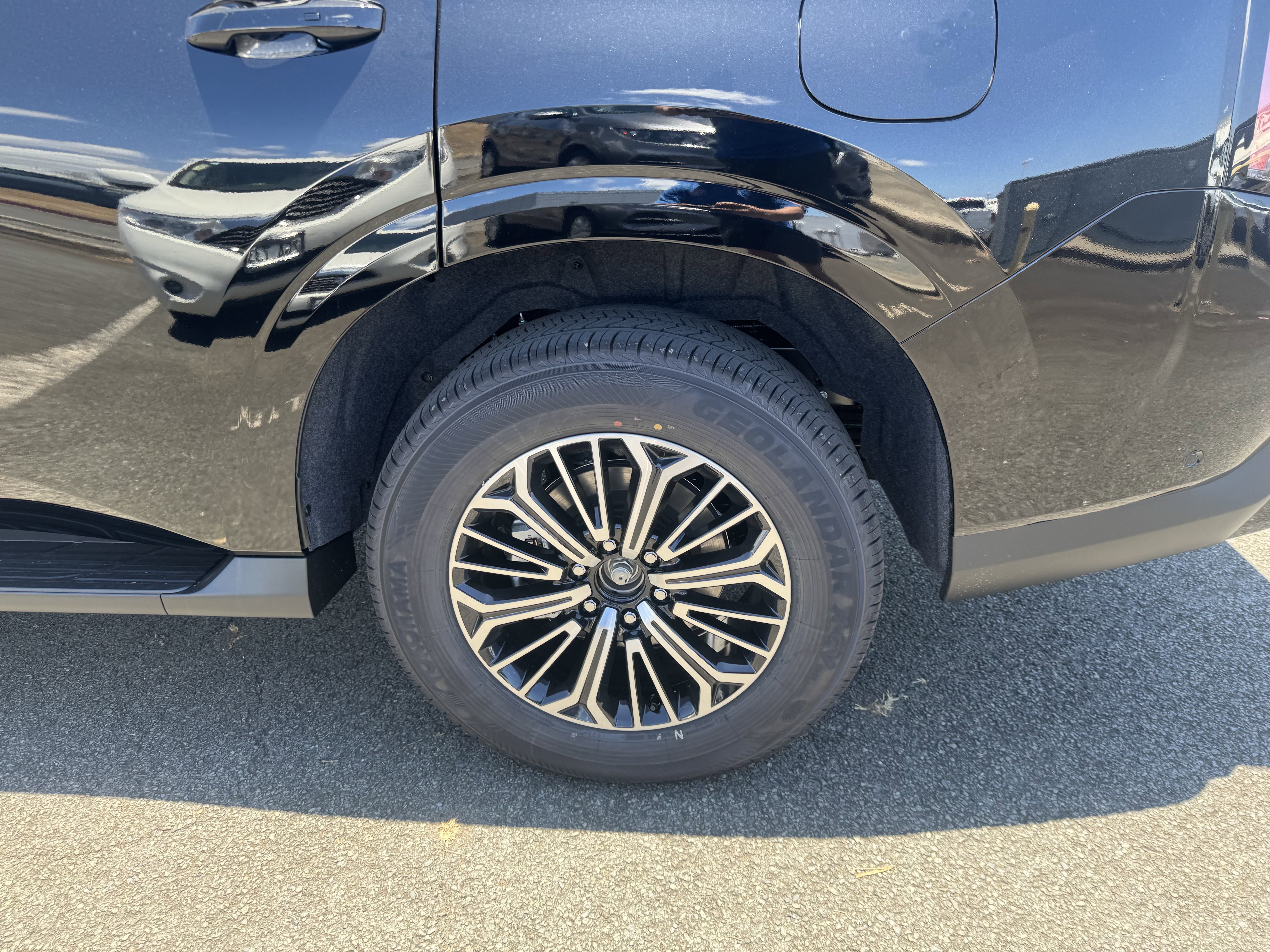 New 2026 Nissan Armada Platinum image 5