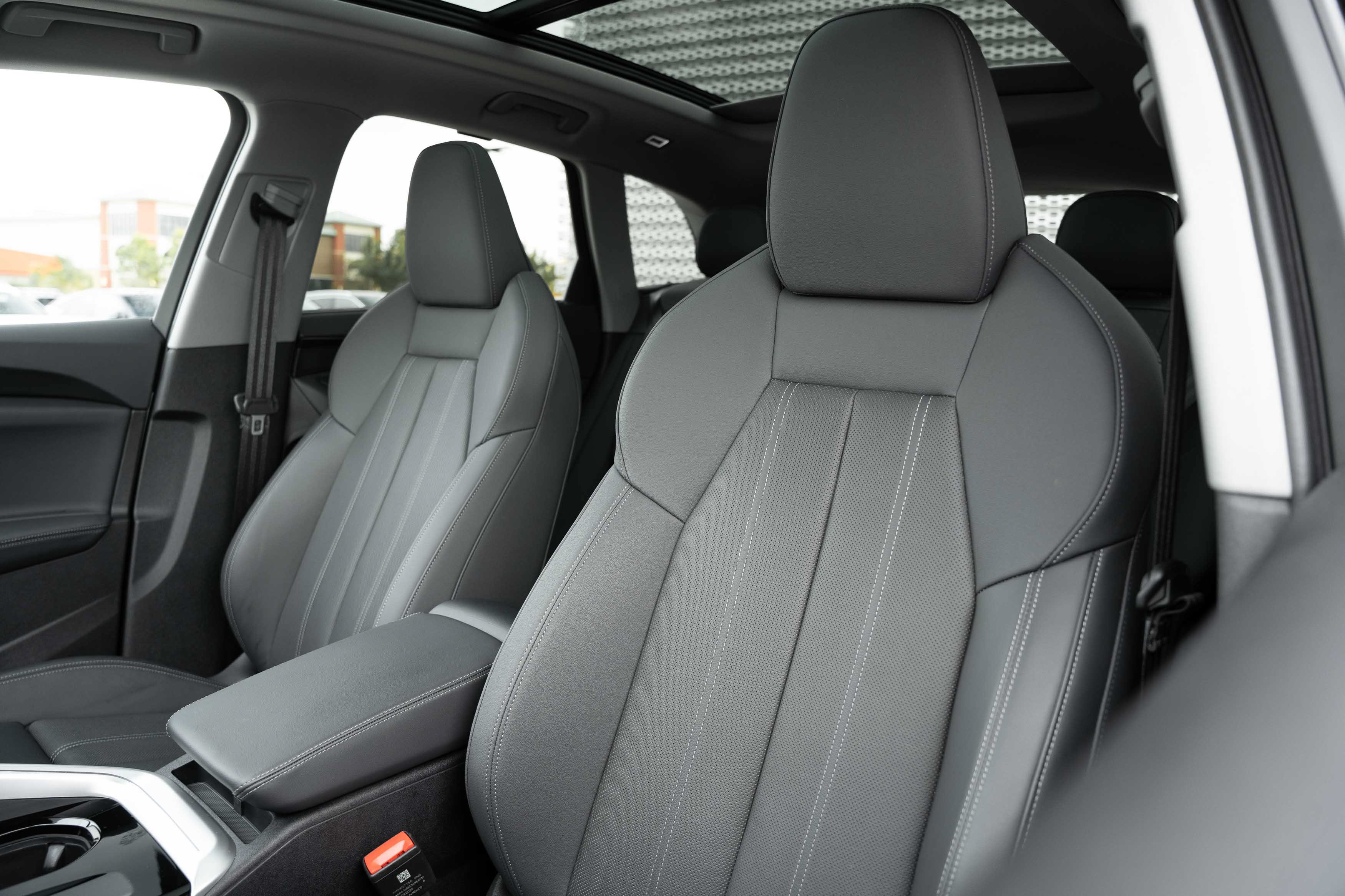 Certified 2025 Audi Q5 Premium AWD/4WD image 12
