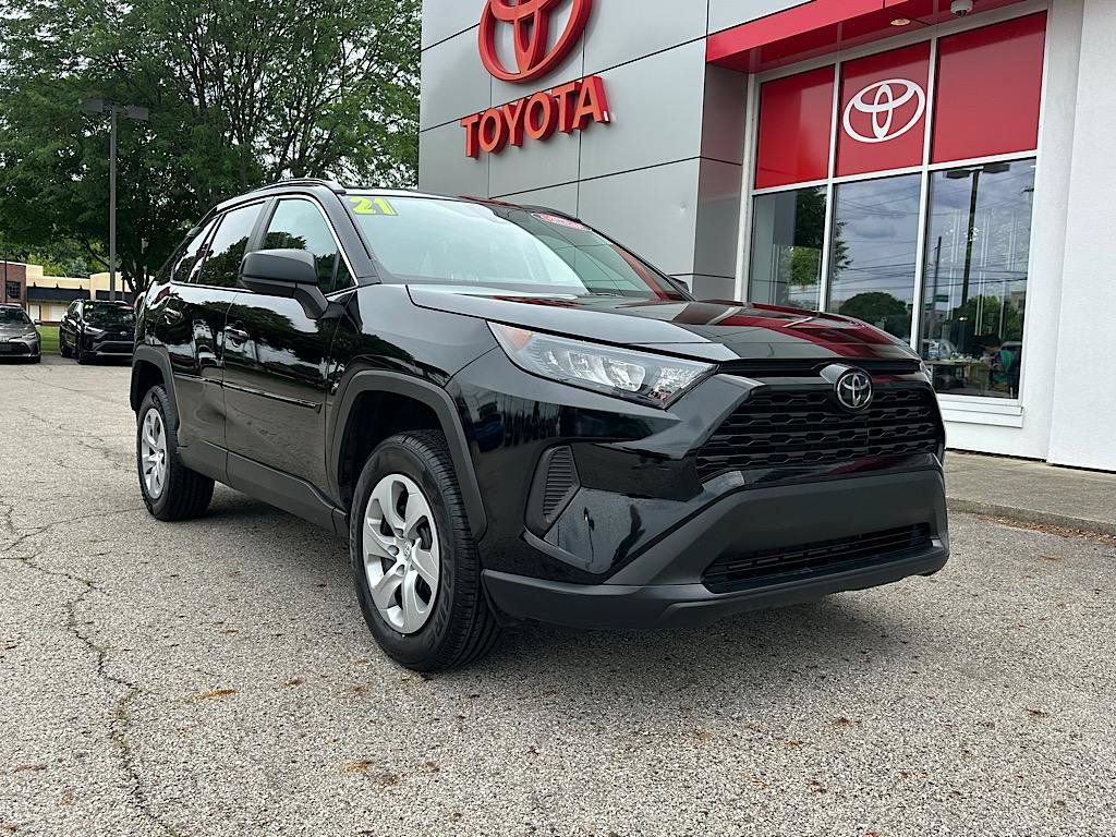 Used 2021 Toyota RAV4 LE AWD/4WD image 8