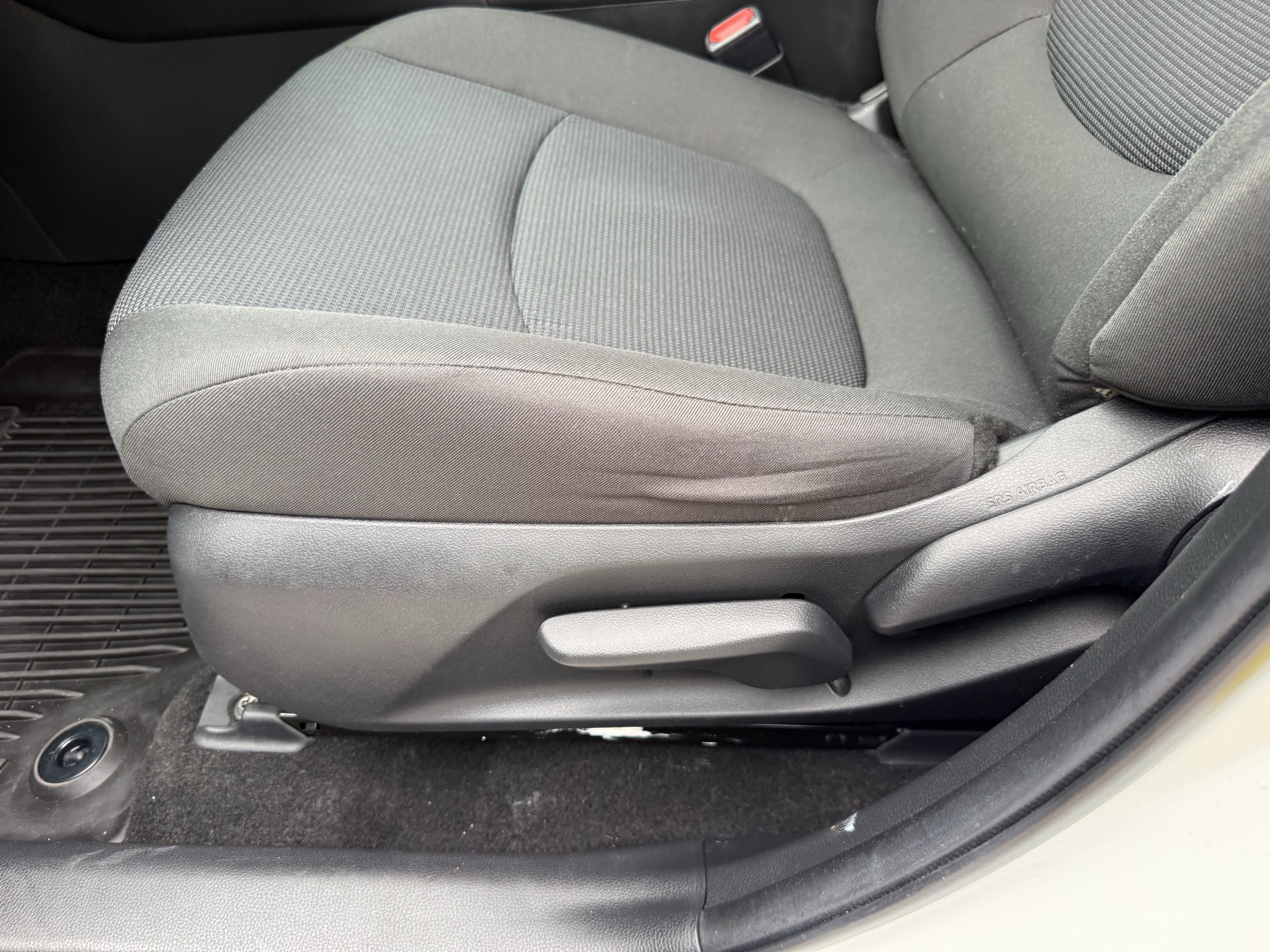 Used 2022 Toyota RAV4 LE FWD image 27