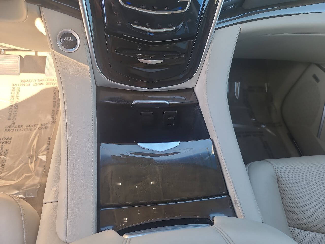 Used 2019 Cadillac Escalade Luxury AWD/4WD image 19