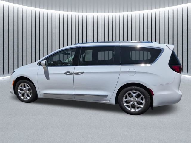 Used 2019 Chrysler Pacifica Touring-L w/ Tire & Wheel Group FWD image 9