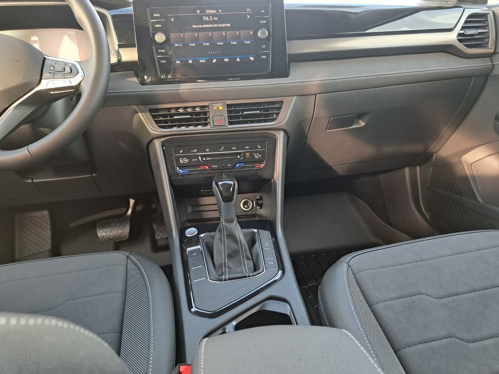 New 2026 Volkswagen Taos SE FWD image 22