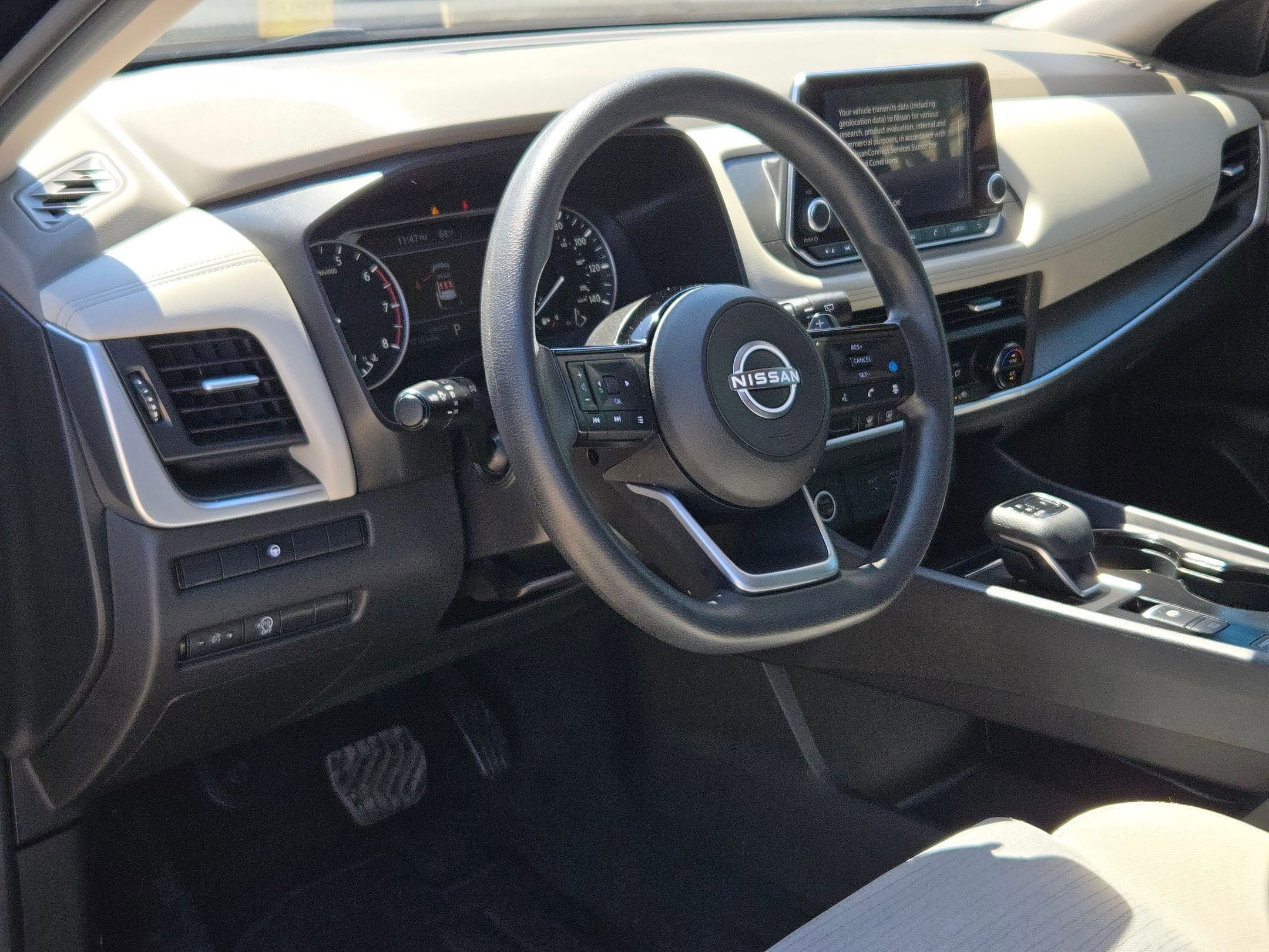 Used 2023 Nissan Rogue SV image 9