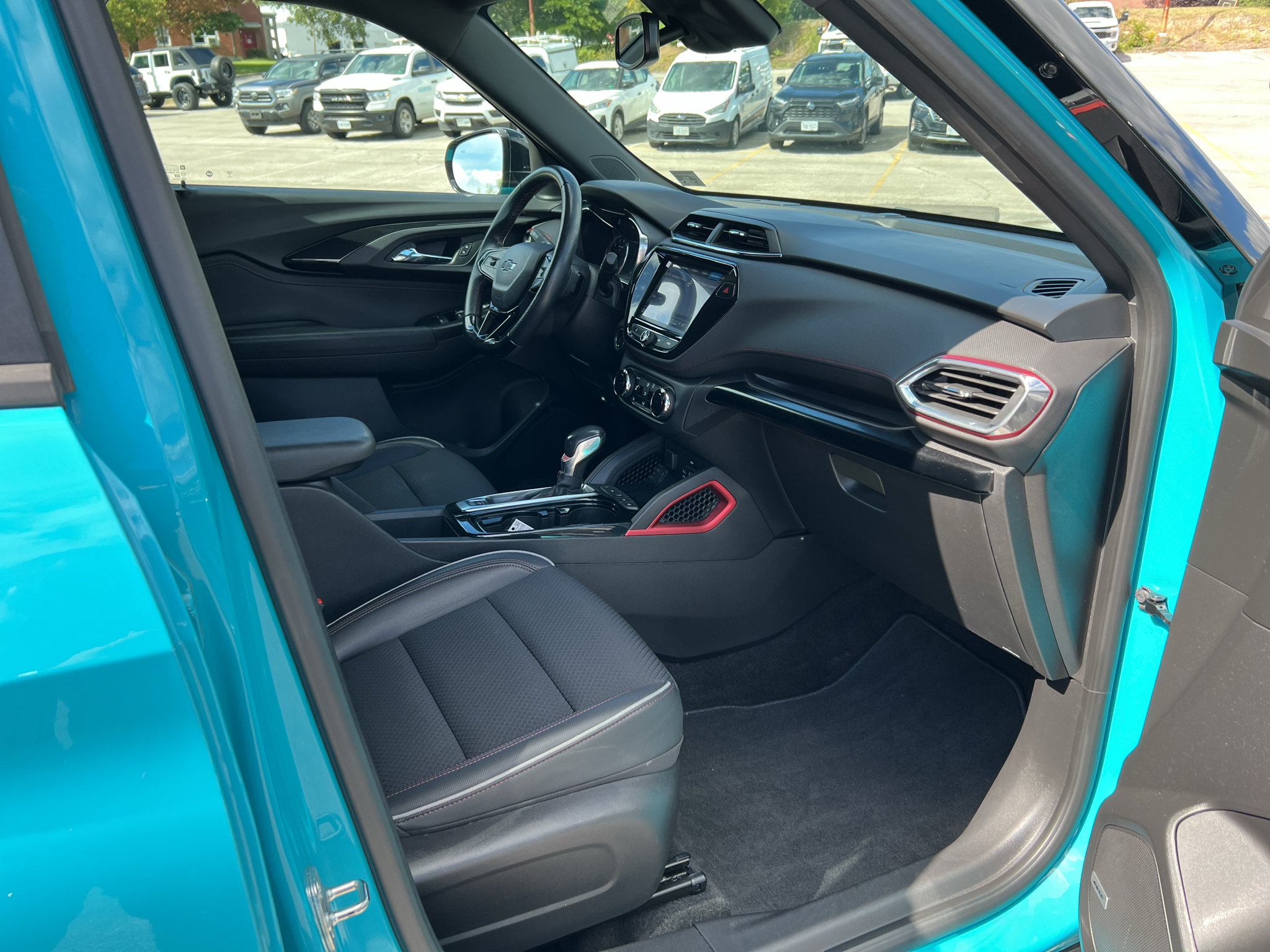 Used 2021 Chevrolet TrailBlazer RS w/ Technology Package FWD image 9