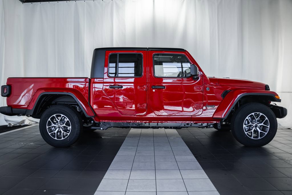 New 2025 Jeep Gladiator Sport image 3