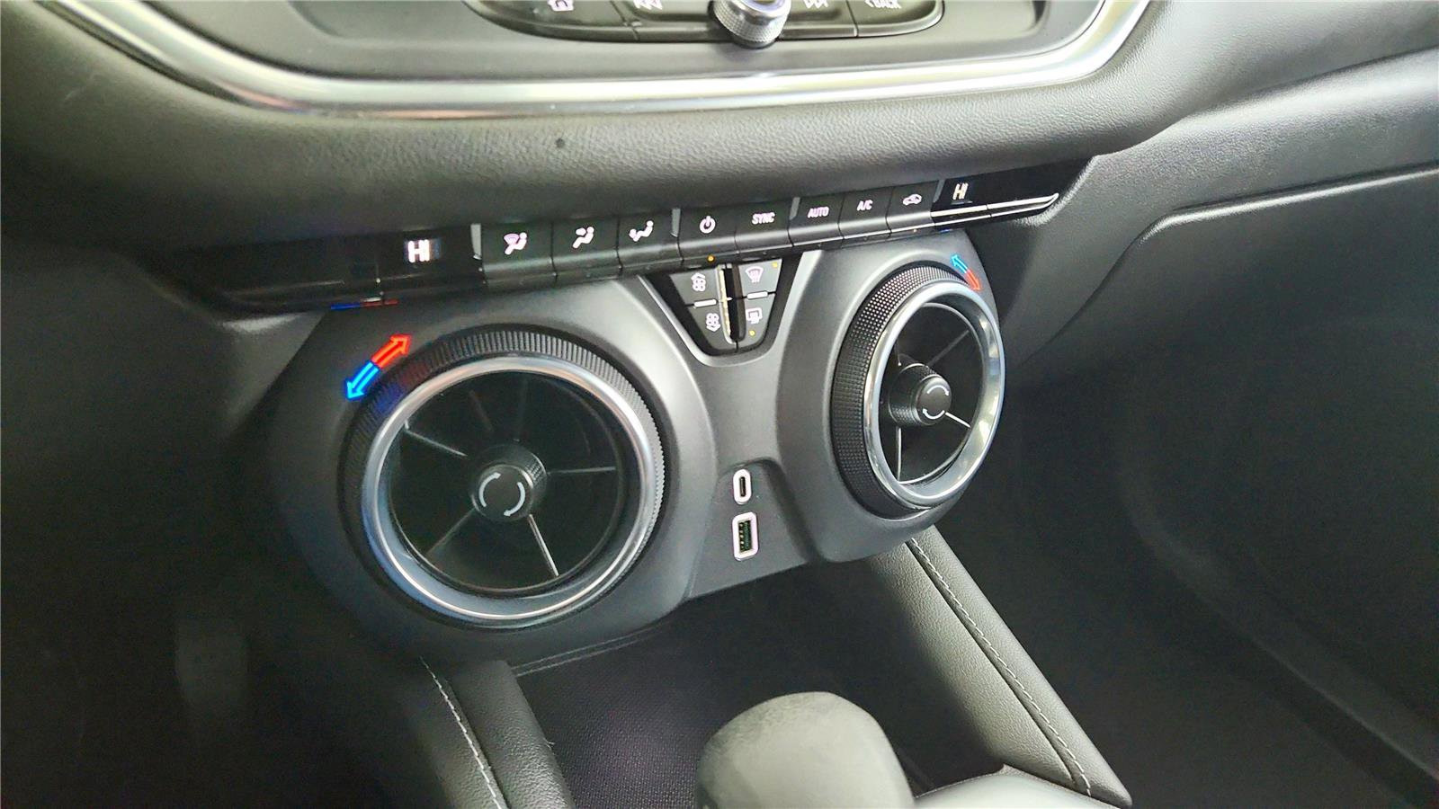 Used 2023 Chevrolet Blazer LT image 40