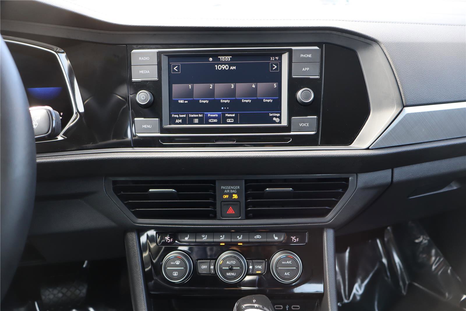 Certified 2023 Volkswagen Jetta SE image 21