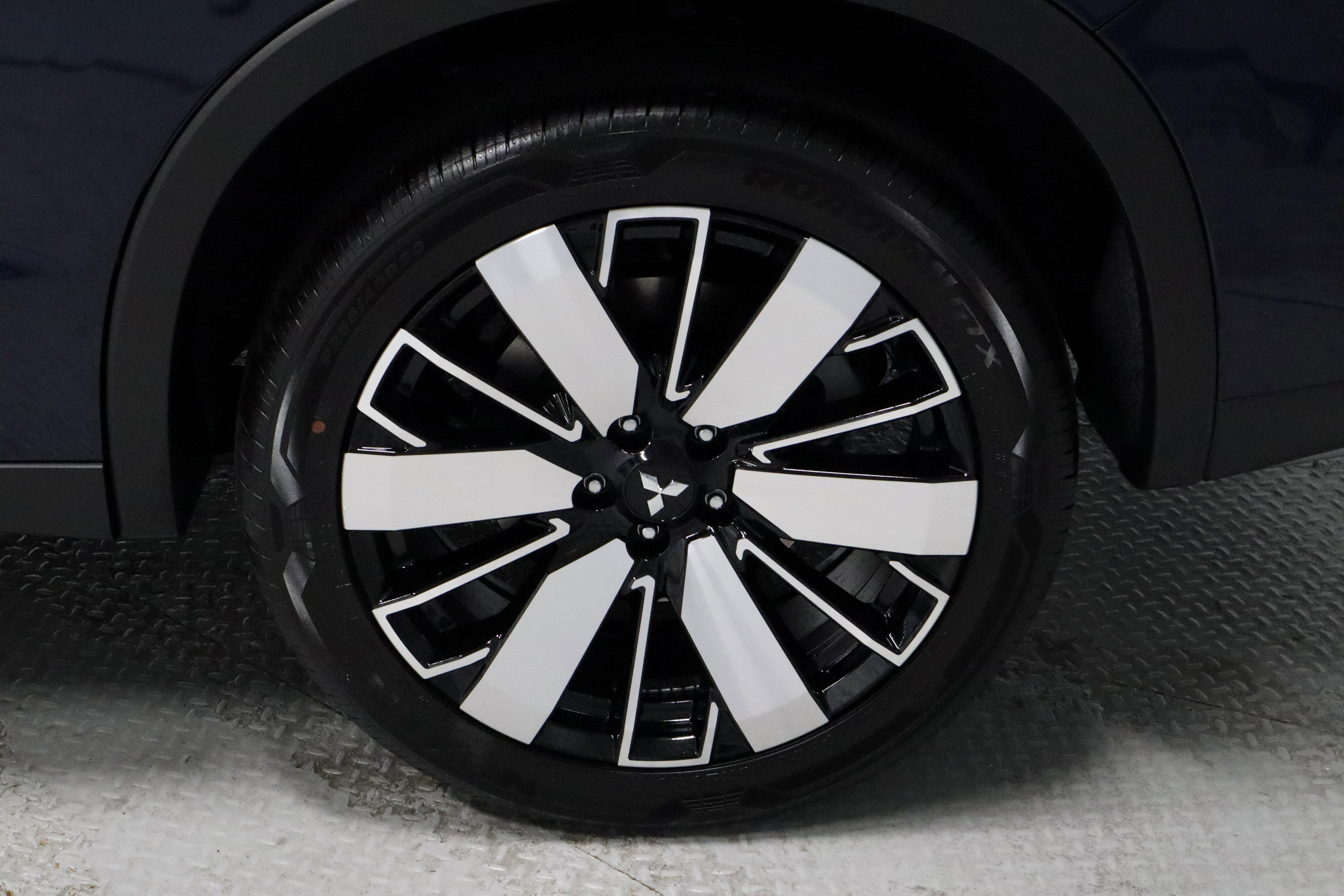 New 2025 Mitsubishi Outlander SE image 32