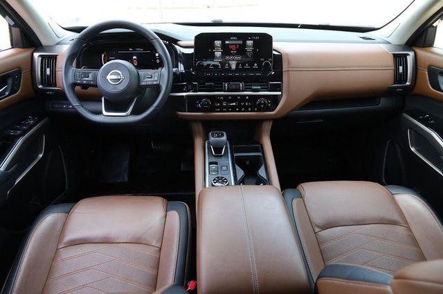Used 2025 Nissan Pathfinder Platinum AWD/4WD image 24