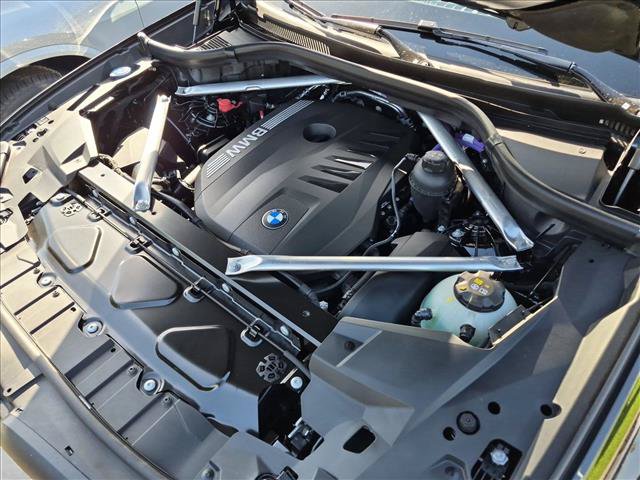 New 2026 BMW X5 xDrive40i w/ M Sport Package AWD/4WD image 17