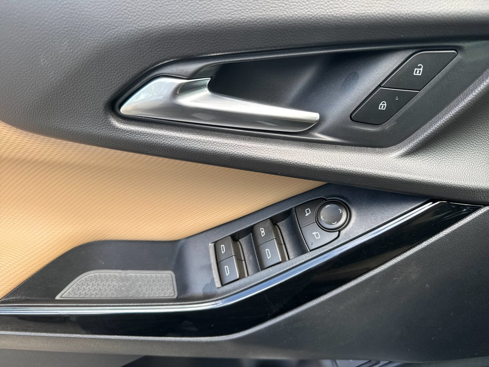 New 2026 Chevrolet Equinox ACTIV FWD image 10