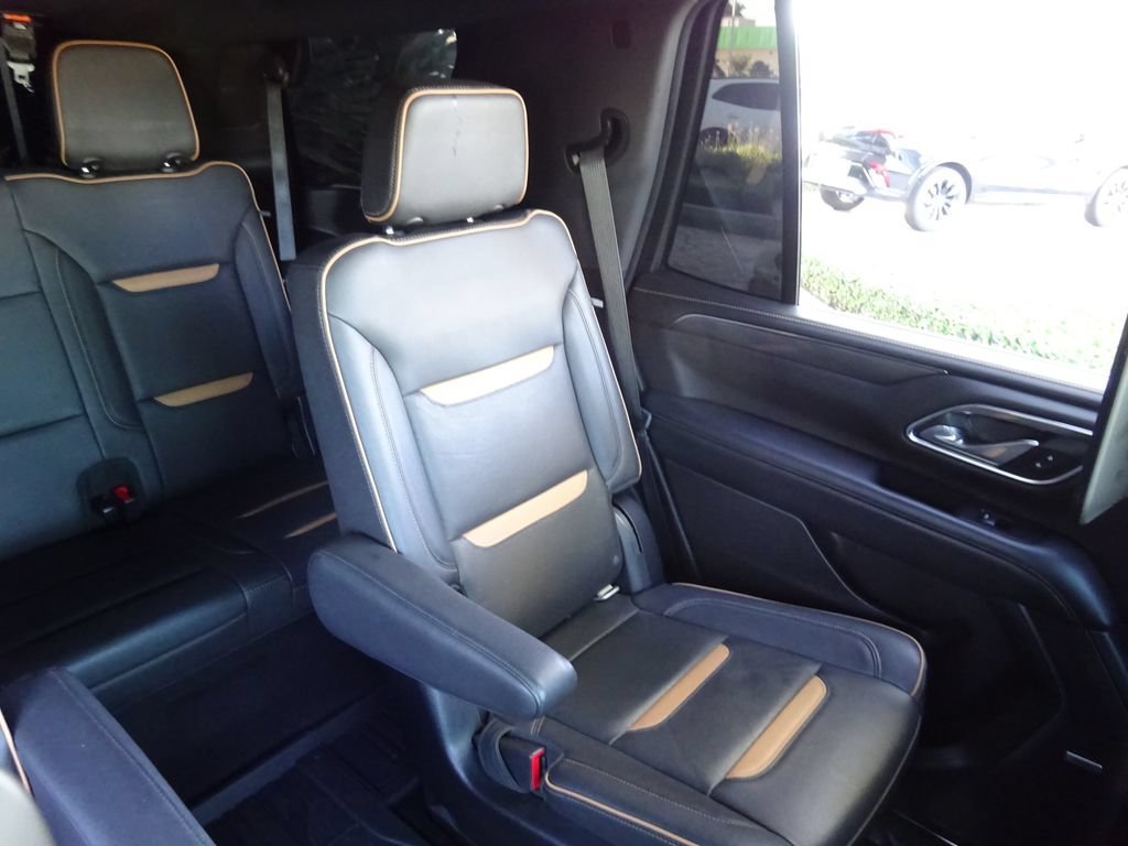 Used 2021 GMC Yukon AT4 w/ AT4 Premium Plus Package AWD/4WD image 17