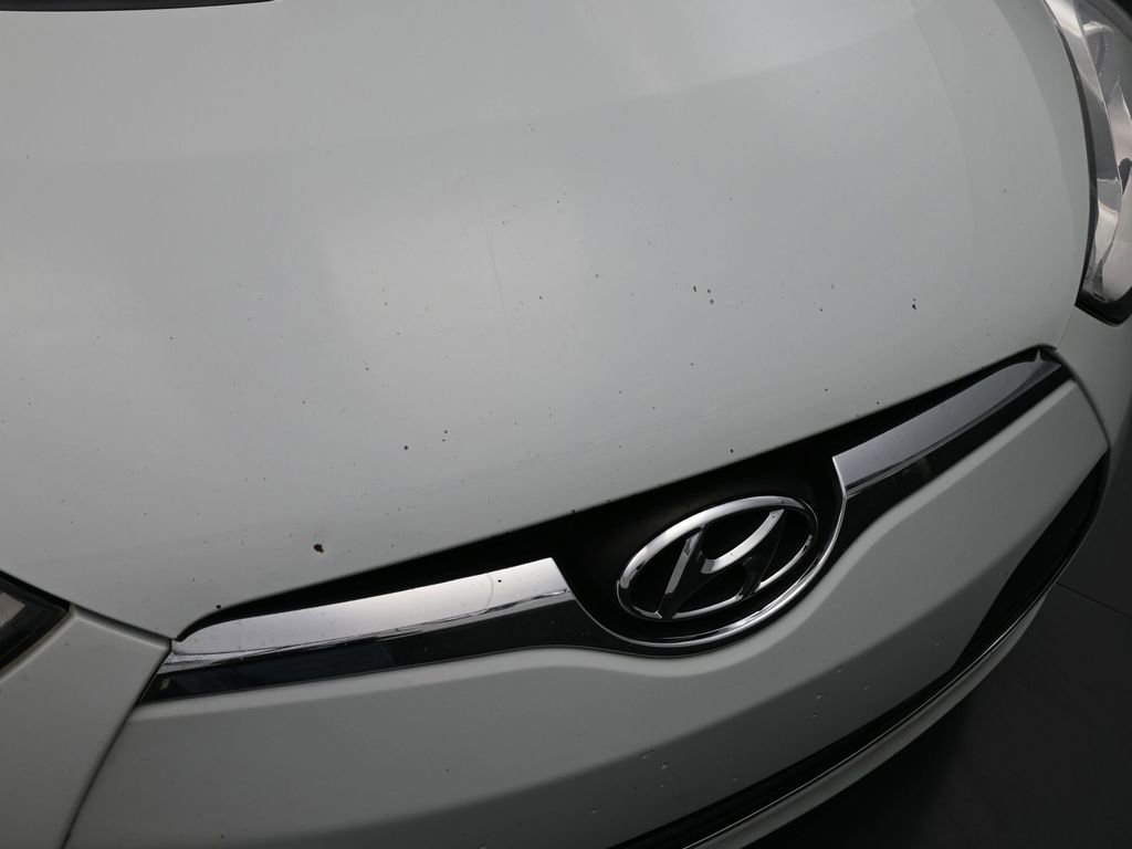 Used 2013 Hyundai Veloster w/ Style Pkg image 16