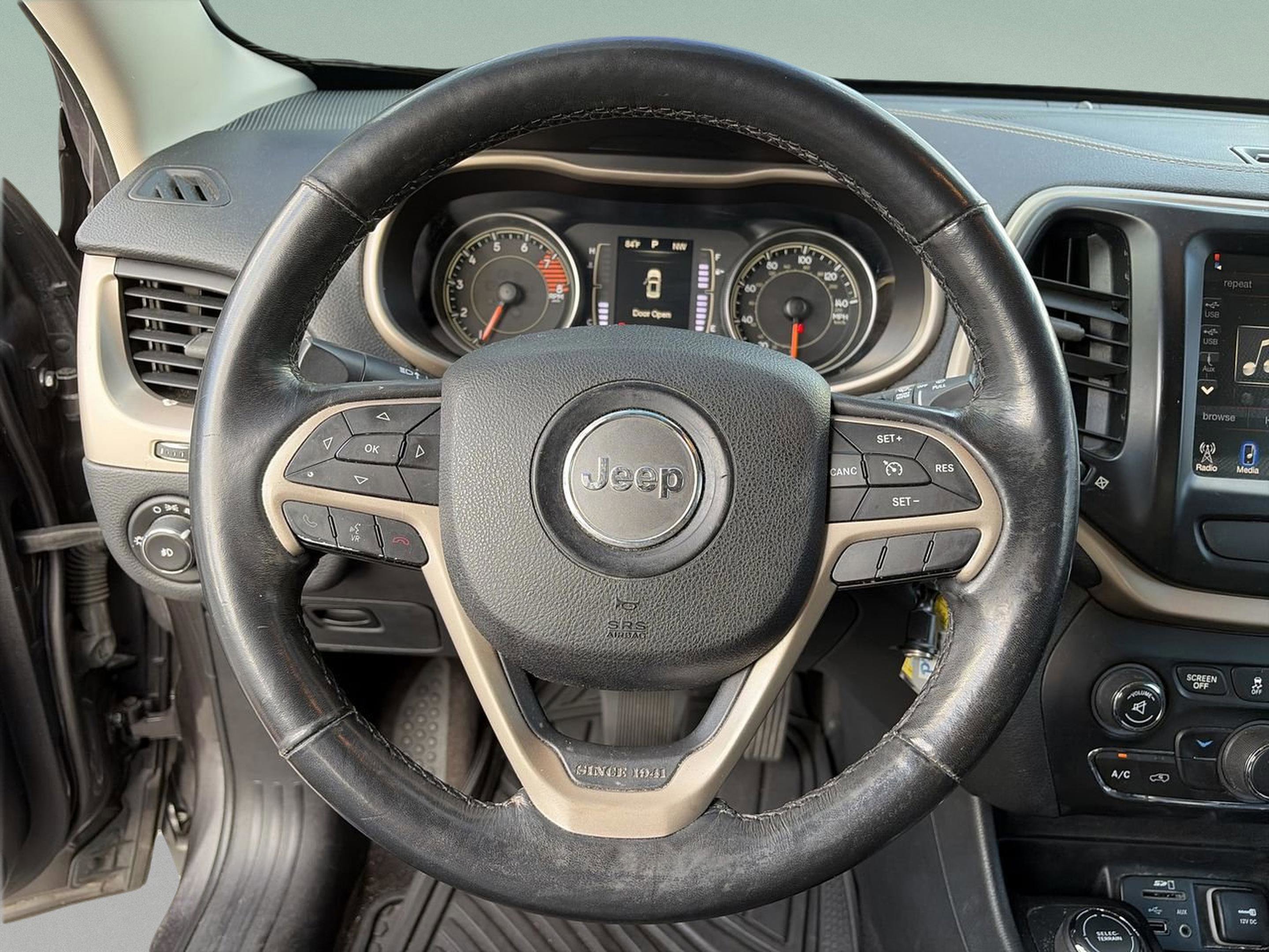 Used 2016 Jeep Cherokee Latitude w/ Cold Weather Group image 10