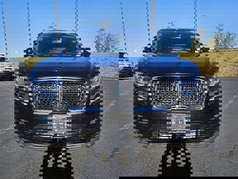 Used 2023 Lincoln Nautilus Reserve w/ Monochromatic Package image 2