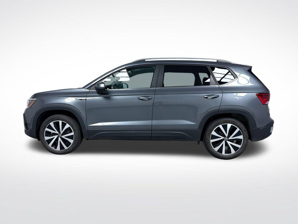 Used 2022 Volkswagen Taos SE w/ Panoramic Sunroof Package AWD/4WD image 11