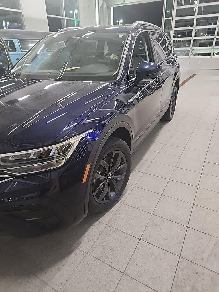 Used 2022 Volkswagen Tiguan SE w/ Panoramic Sunroof Package