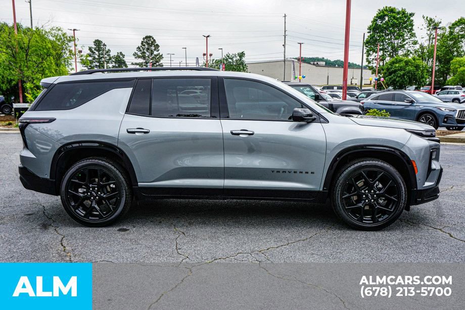 Used 2026 Chevrolet Traverse RS w/ LPO, Floor Liner Package AWD/4WD image 9