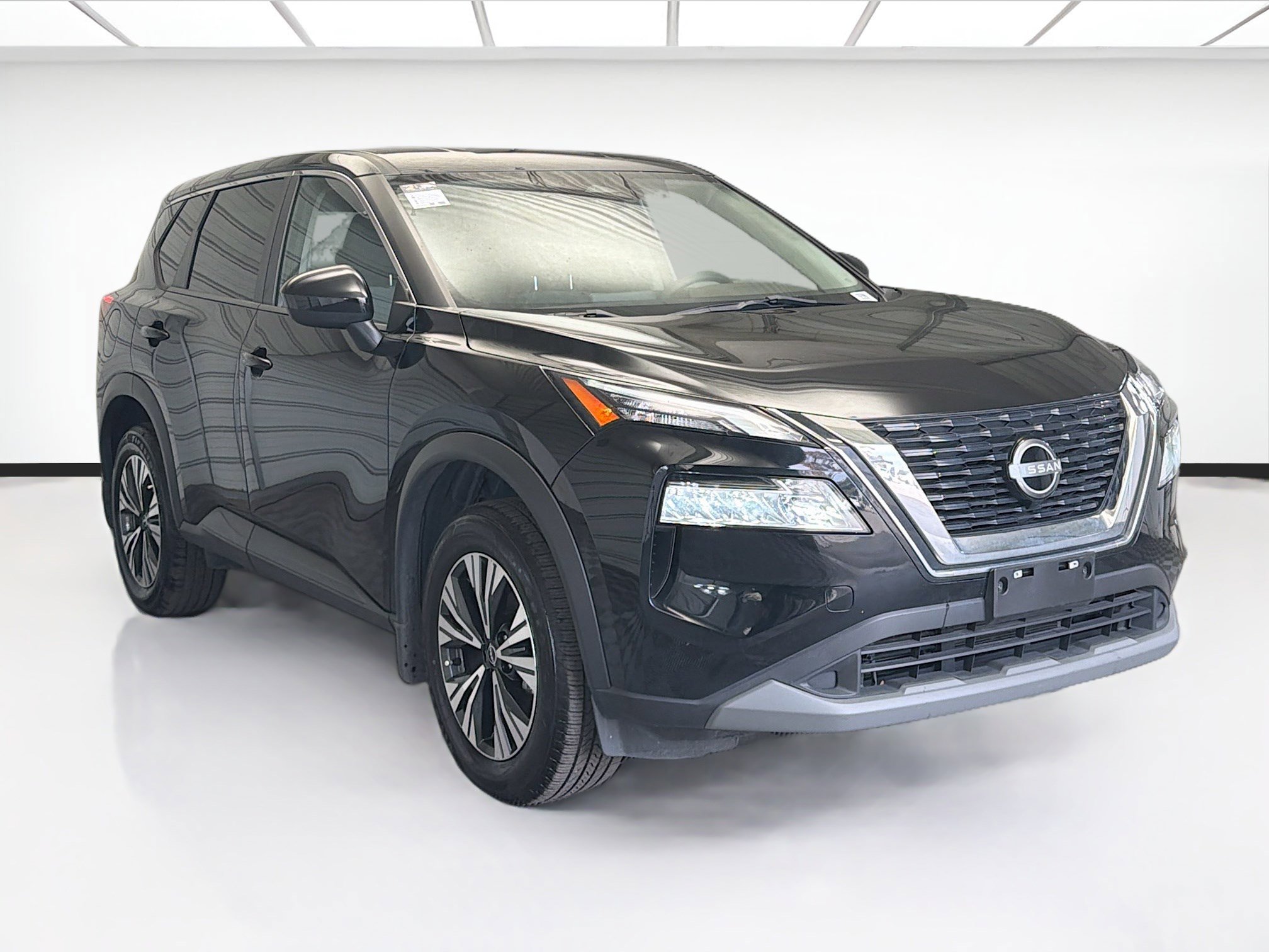 Used 2023 Nissan Rogue SV image 3