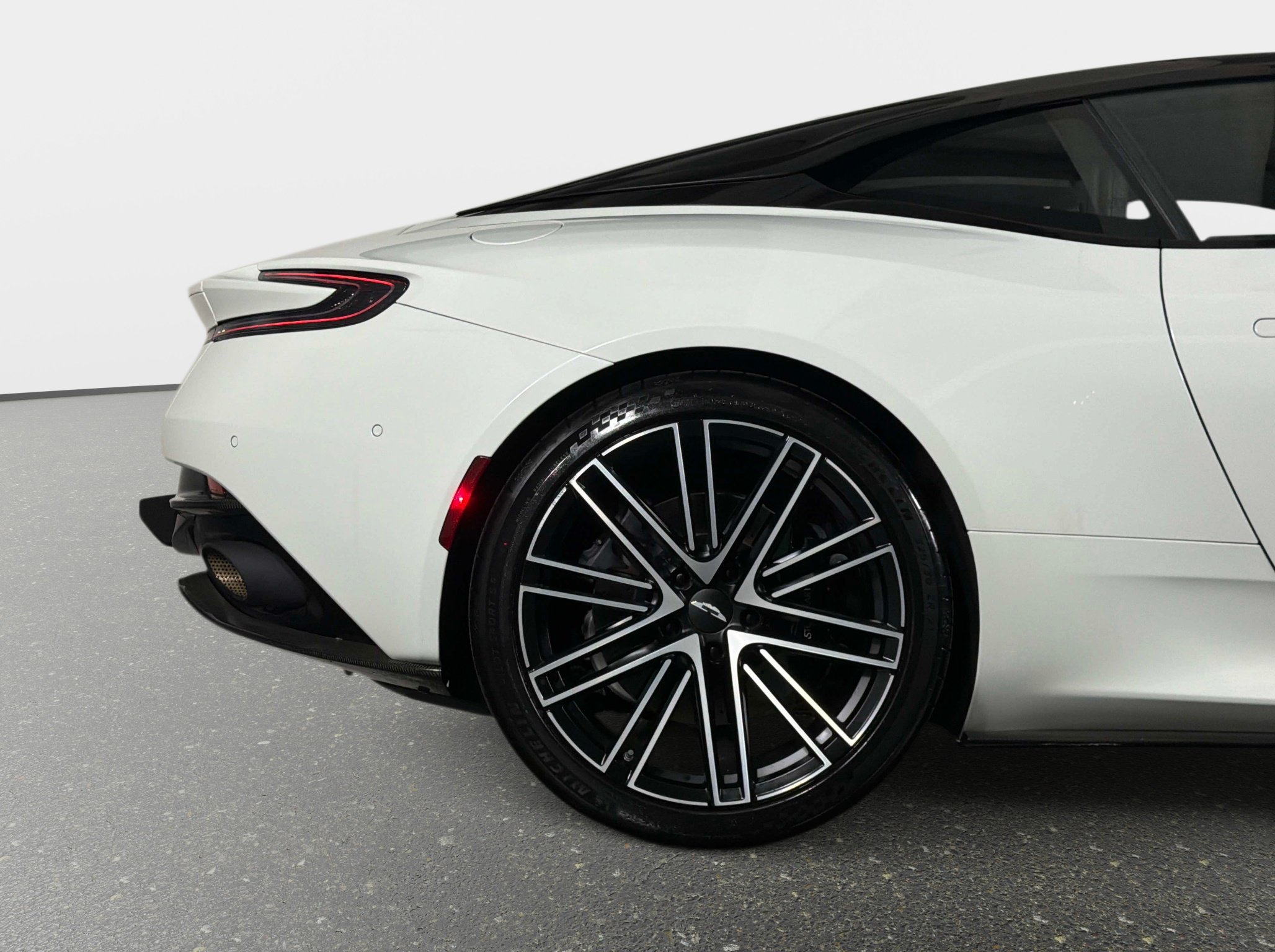 Used 2024 Aston Martin DB12 Coupe RWD image 6