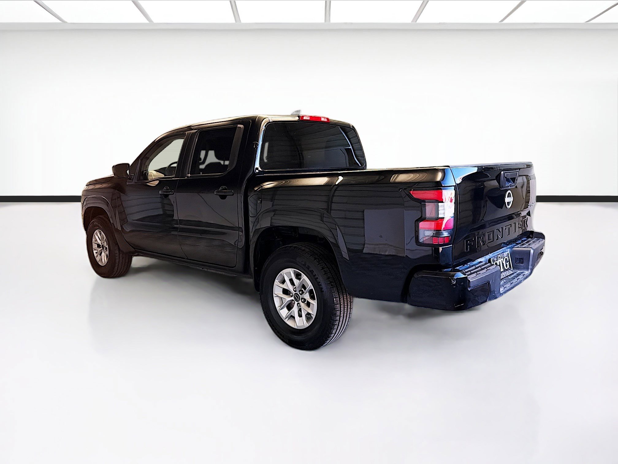 Used 2024 Nissan Frontier SV image 6
