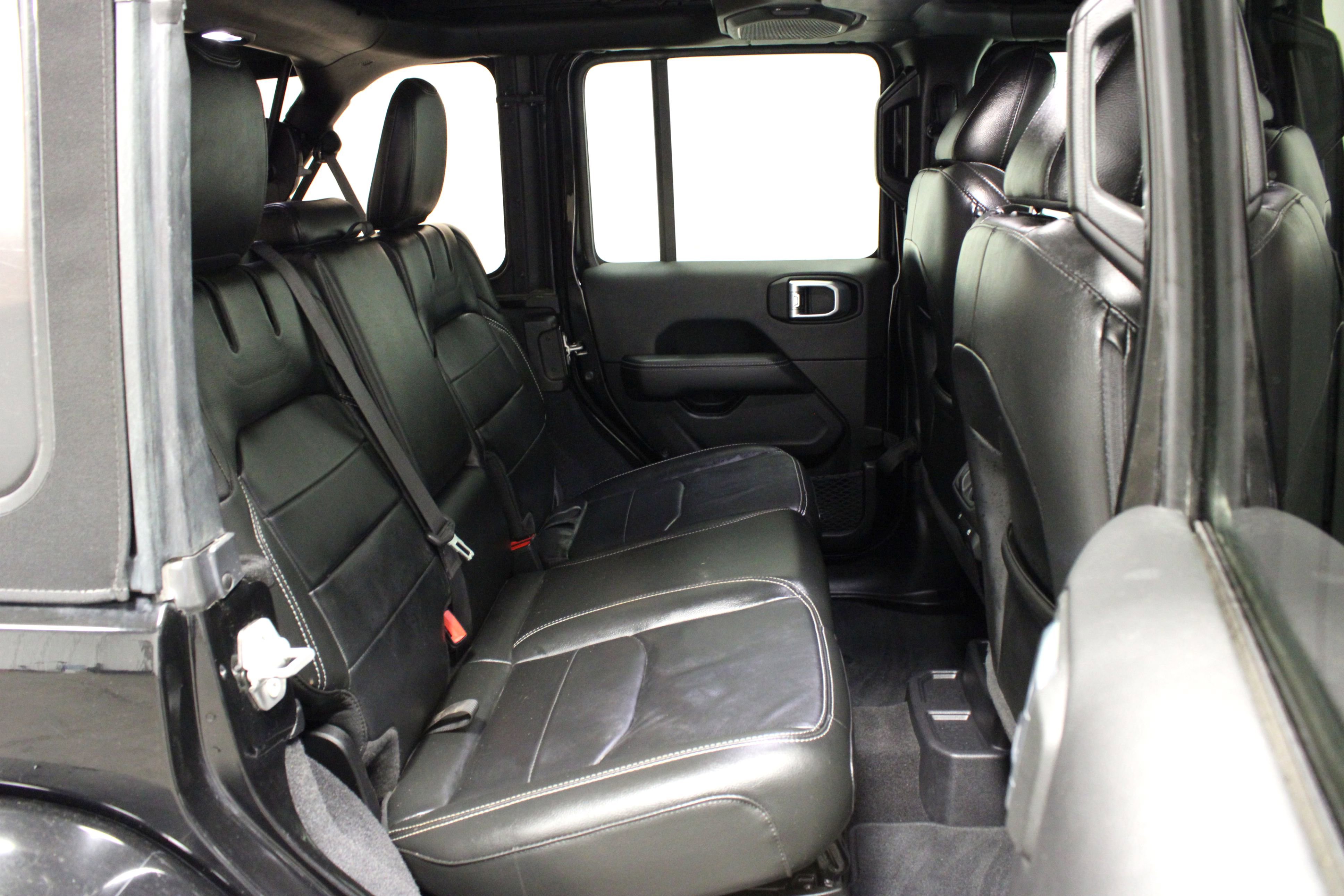 Used 2022 Jeep Wrangler Unlimited Sahara w/ Cold Weather Group image 14