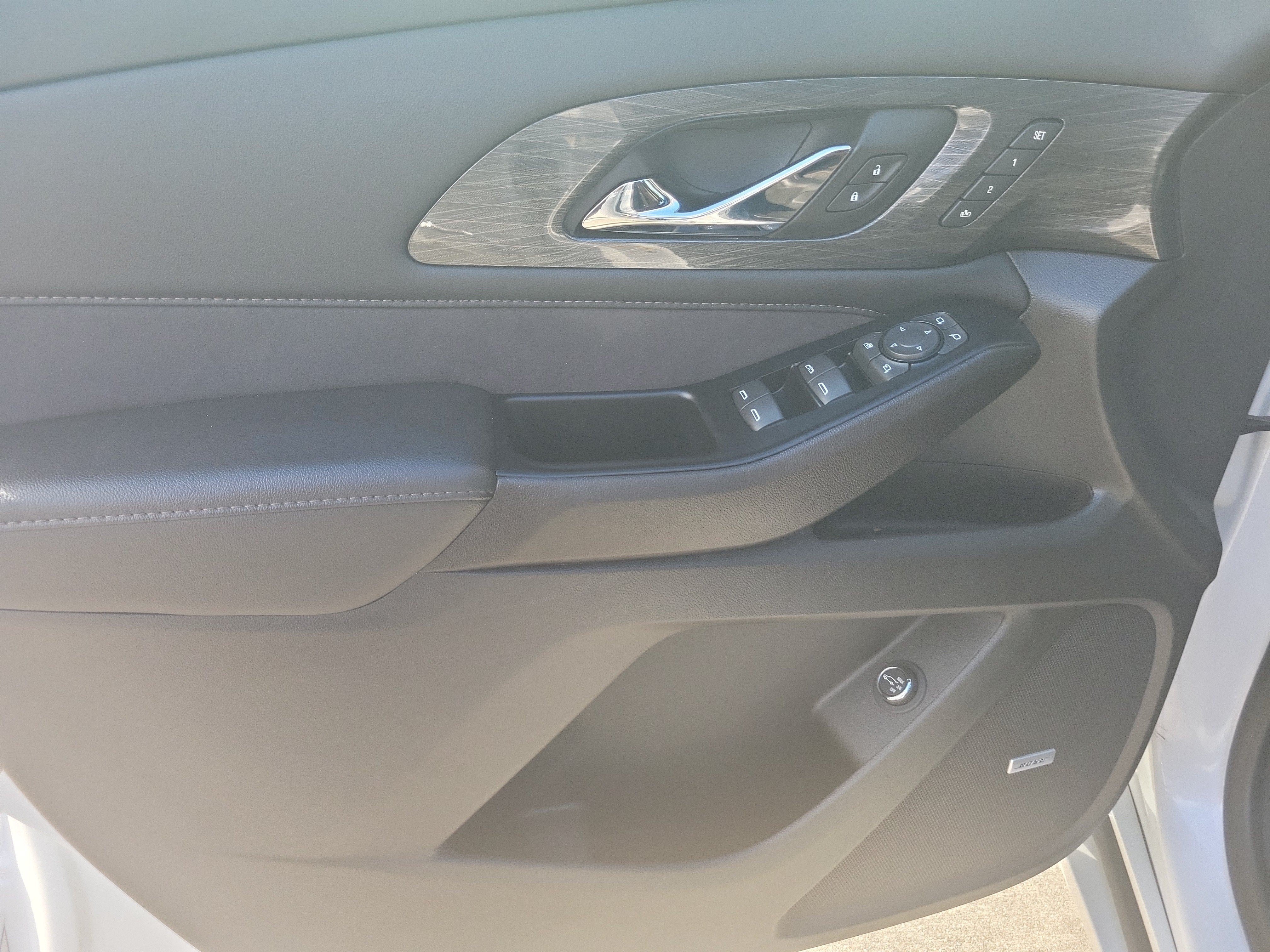 Used 2023 Chevrolet Traverse High Country FWD image 24