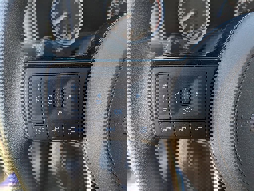 Used 2023 Nissan Rogue SV image 24