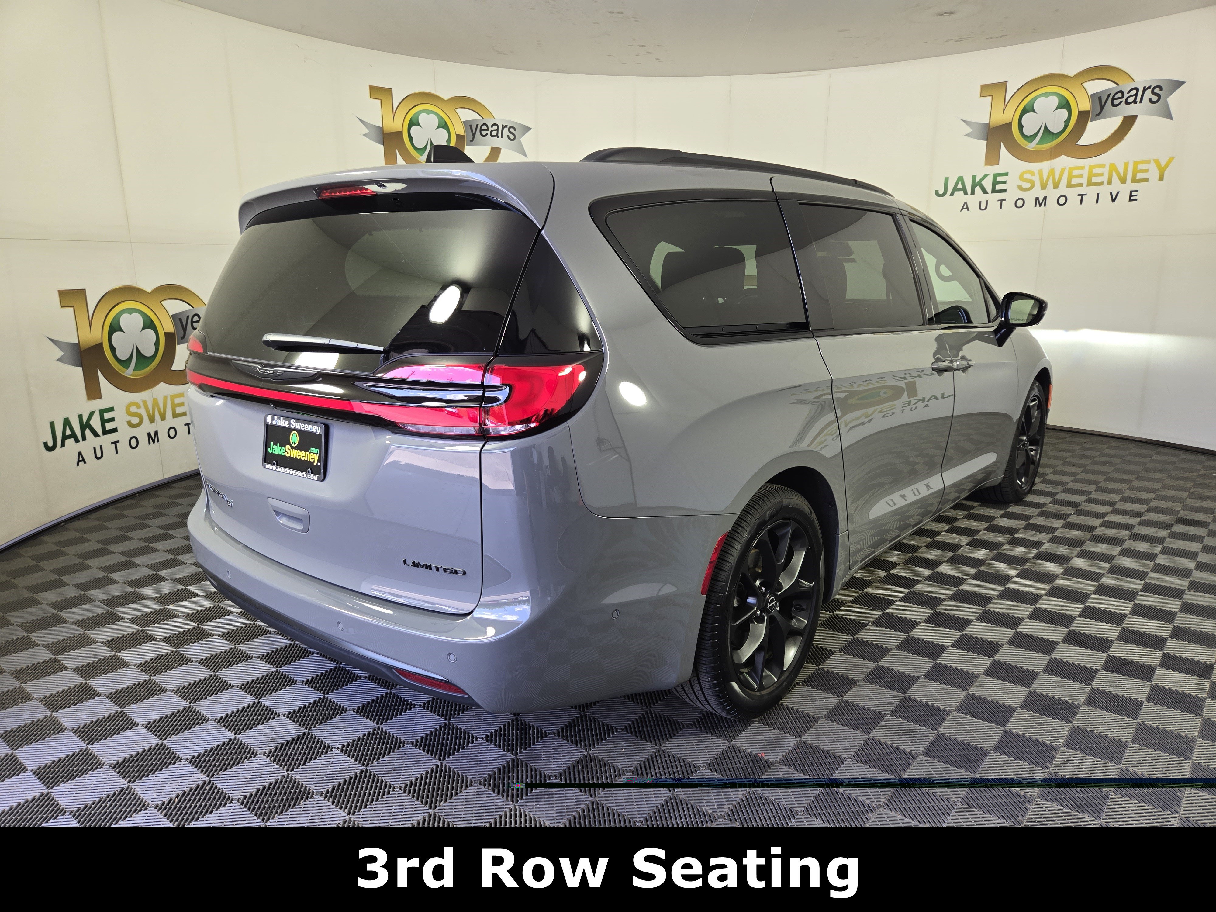 Used 2025 Chrysler Pacifica Limited FWD image 10