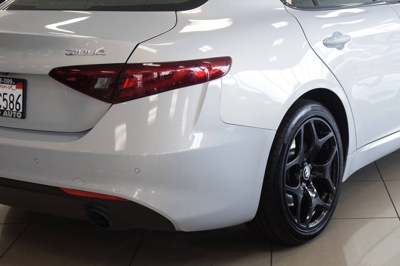 Used 2022 Alfa Romeo Giulia Ti RWD image 18