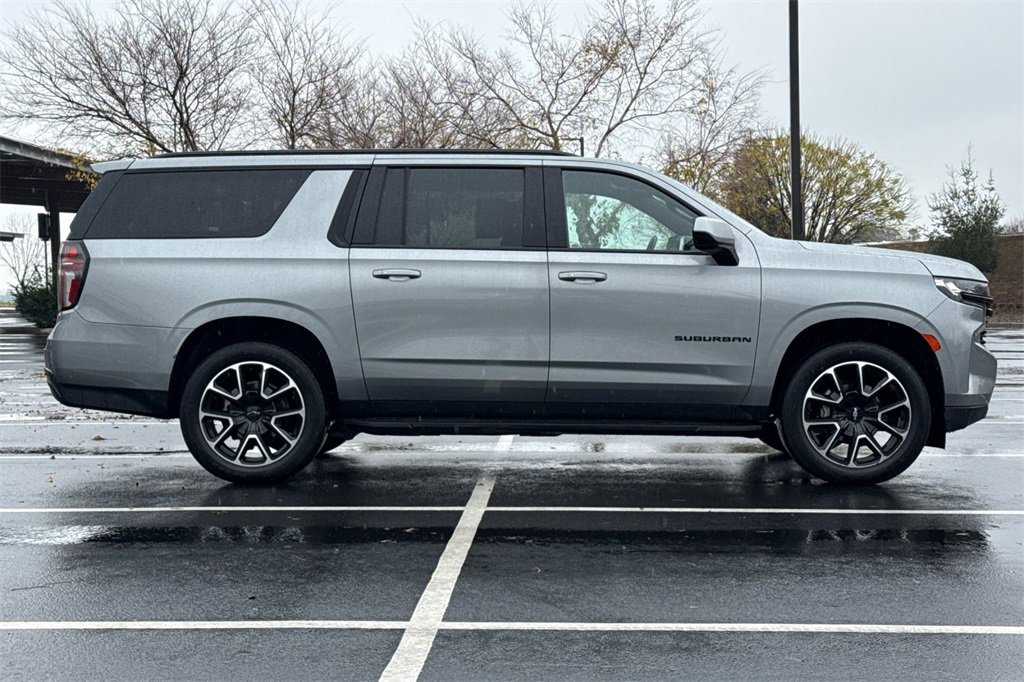 Used 2024 Chevrolet Suburban RST image 8