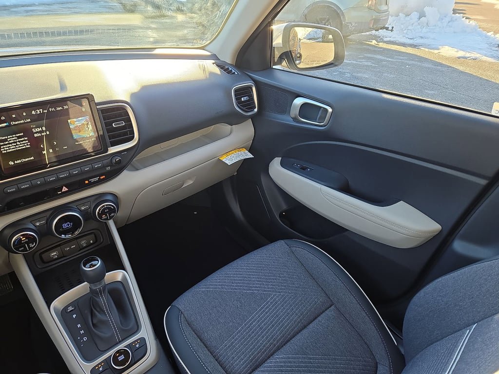 Certified 2025 Hyundai Venue Limited FWD image 11