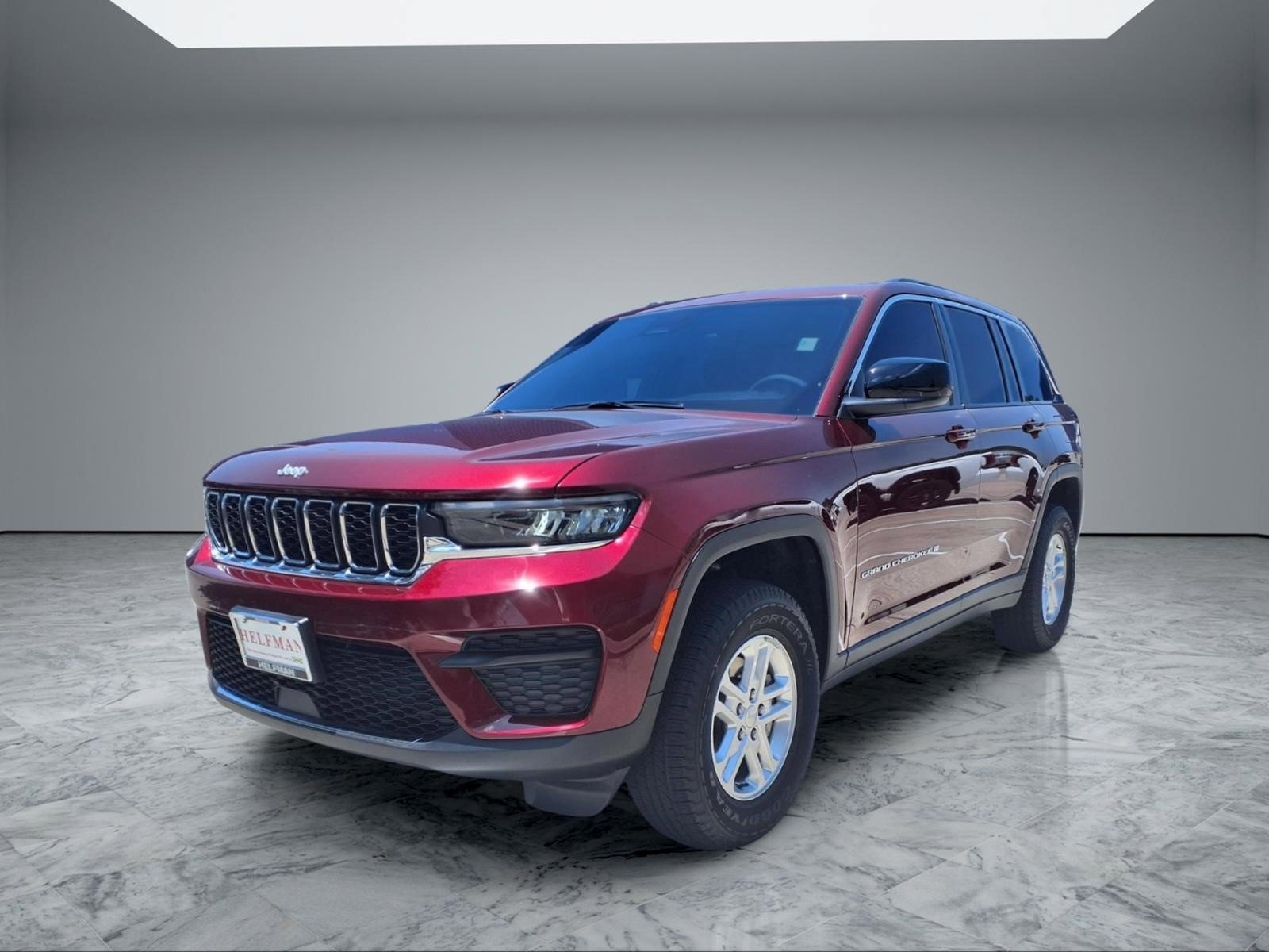 Used 2025 Jeep Grand Cherokee Laredo w/ Luxury Tech Group I RWD image 3