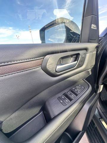 Certified 2025 Nissan Armada Platinum image 24