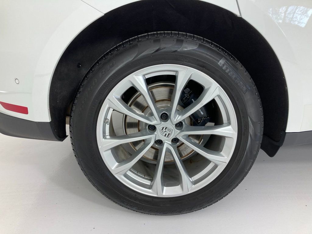 Certified 2022 Porsche Macan AWD/4WD image 30