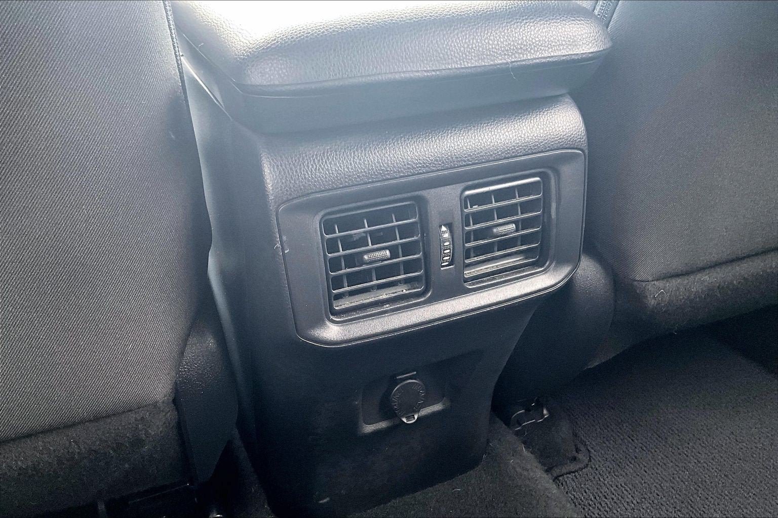 Used 2022 Toyota RAV4 LE AWD/4WD image 32