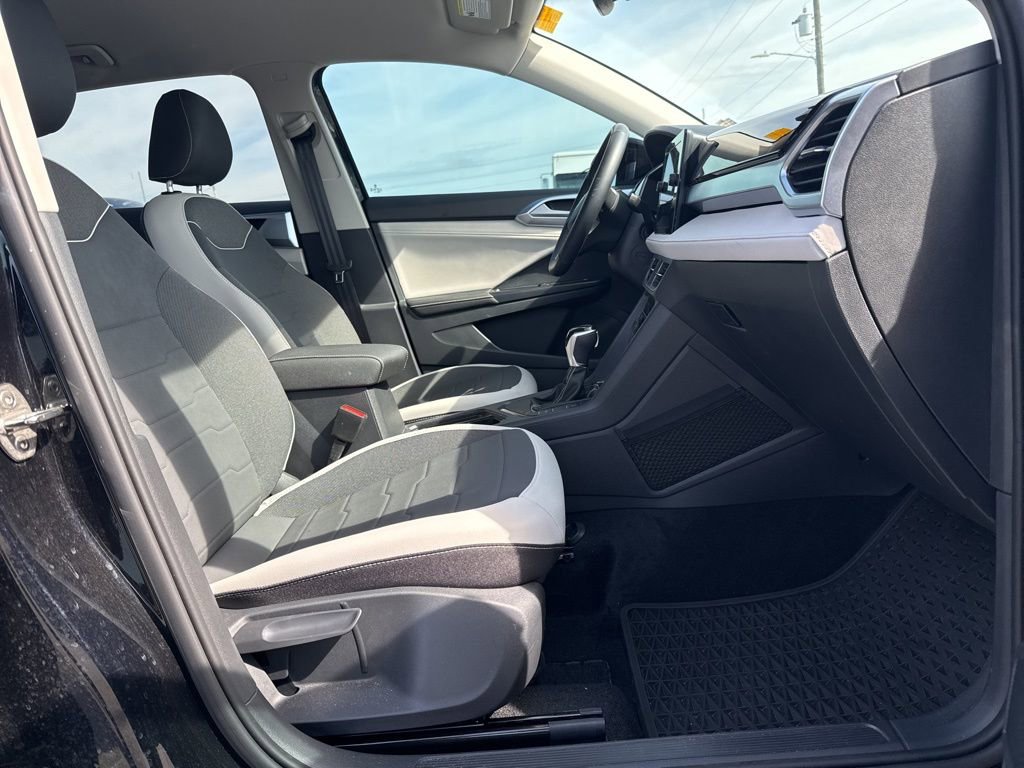 Used 2025 Volkswagen Taos SE image 10