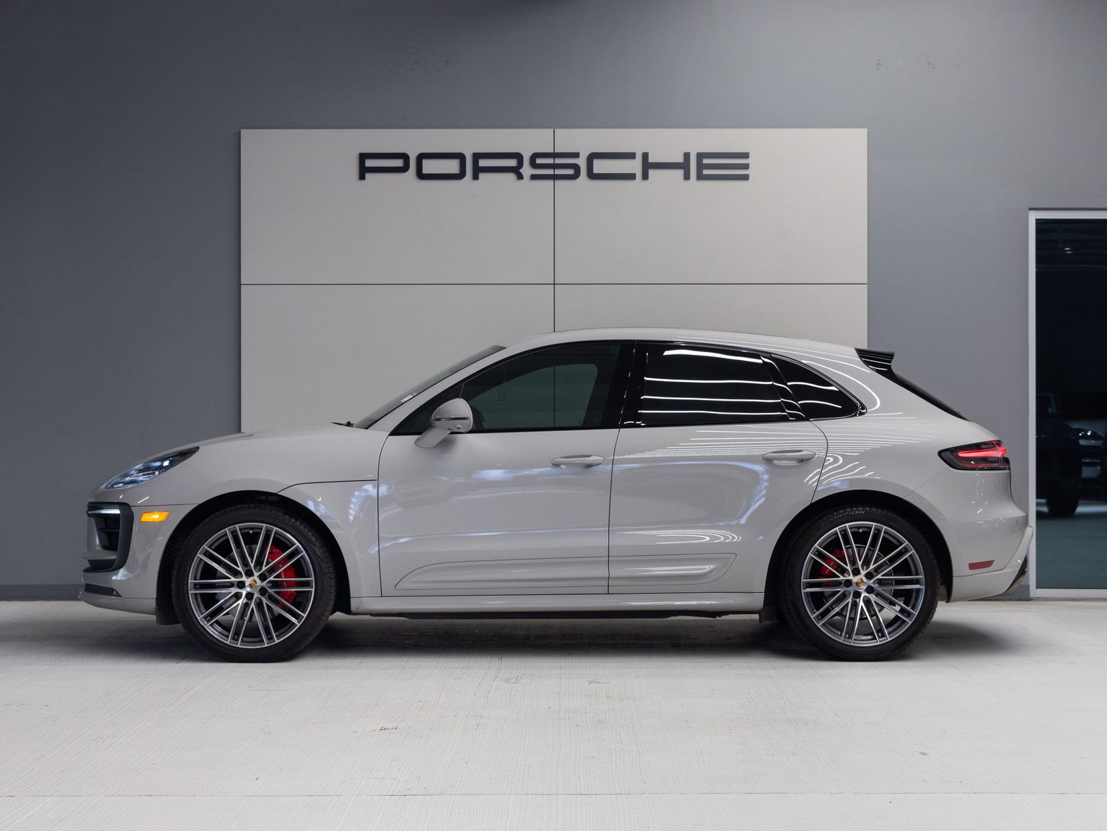 Certified 2023 Porsche Macan S image 2