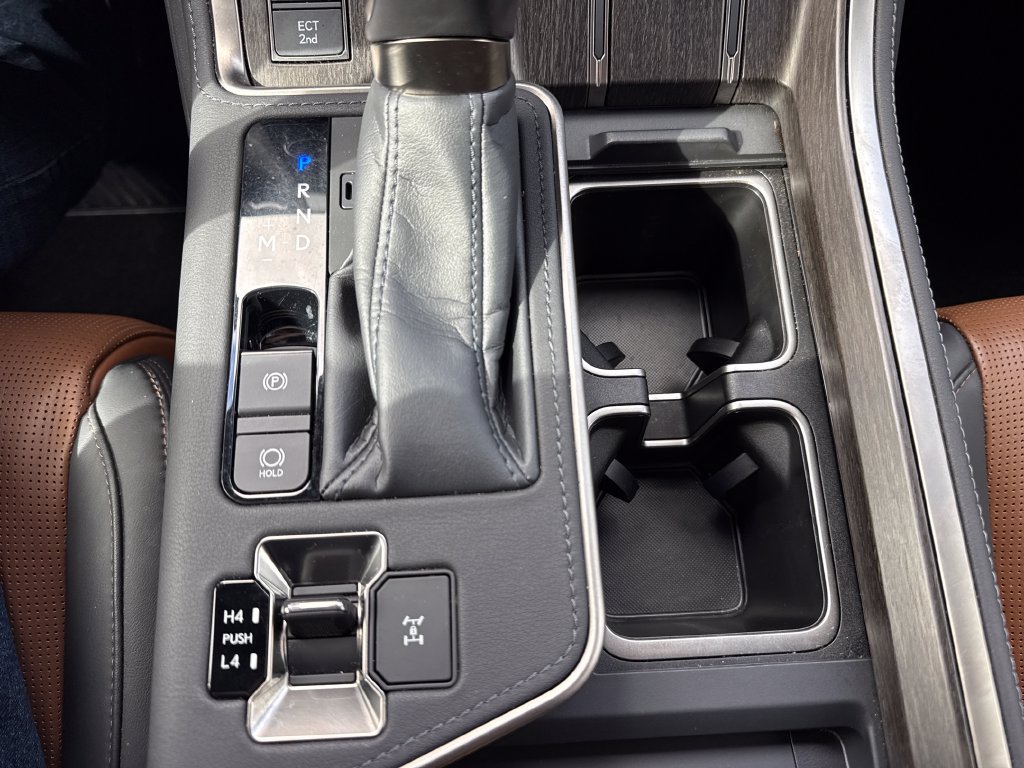 Used 2024 Lexus GX 550 w/ Cold Area Package AWD/4WD image 22