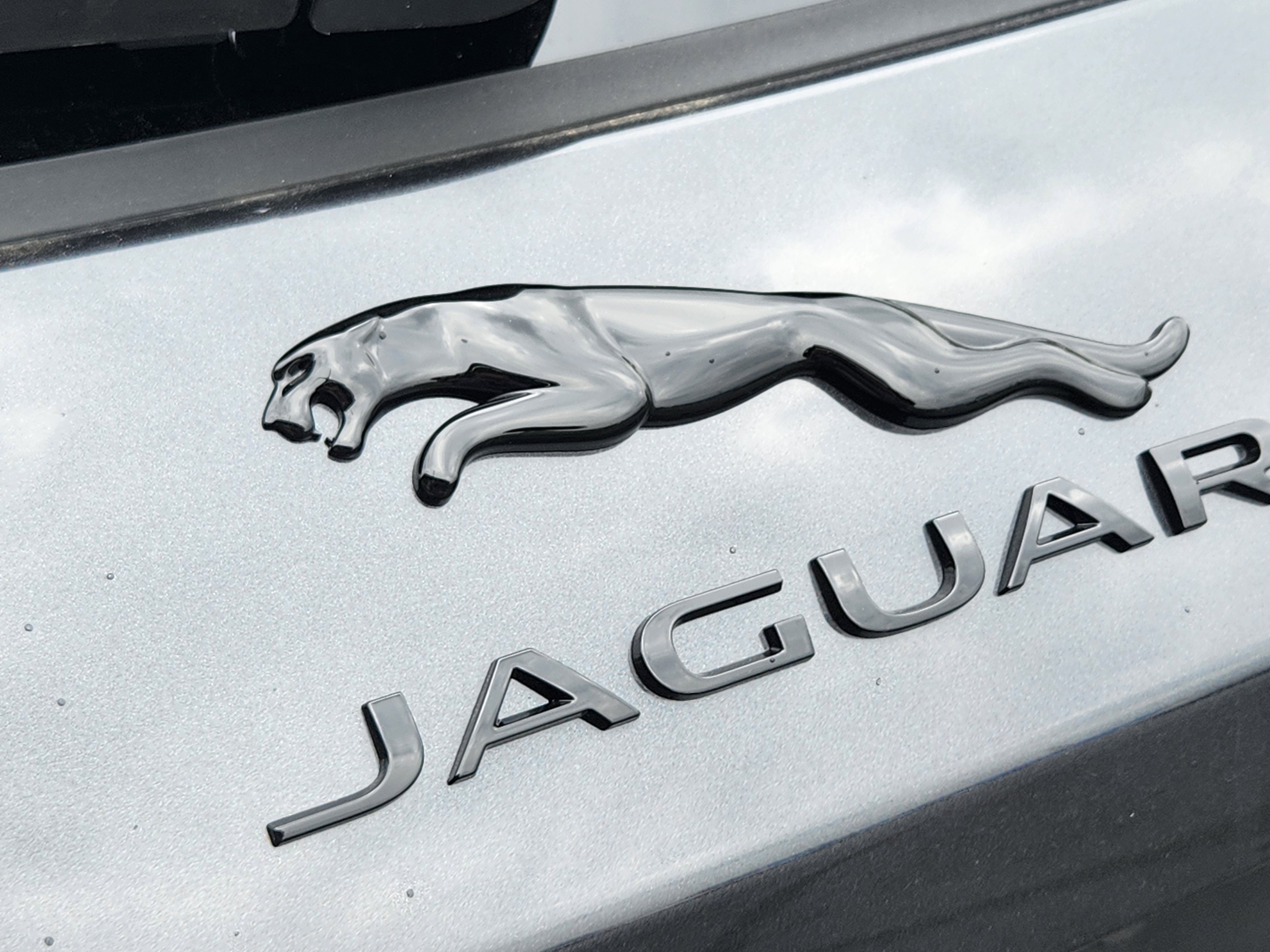 New 2026 Jaguar F-PACE R-Dynamic S image 17